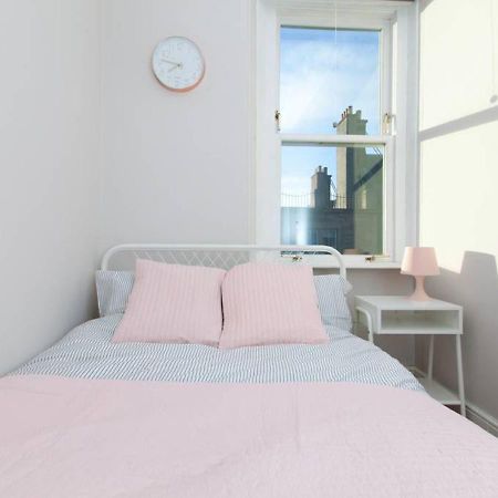 Bright And Modern Causewayside Apartment Edinburgh Exterior photo